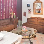 Pet Friendly In St Julien De Peyrolas بيت للعطل *