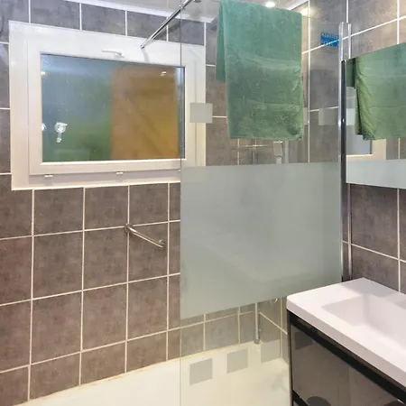 Pet Friendly In St Julien De Peyrolas Ferienhaus