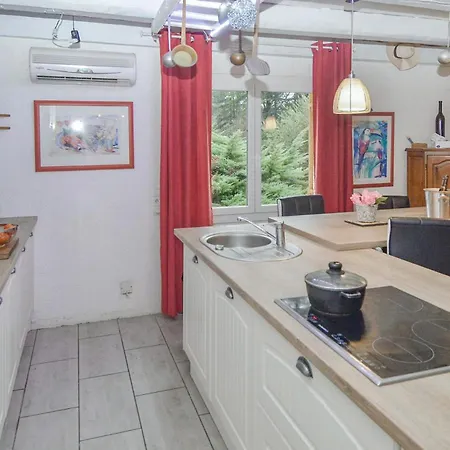 Ferienhaus Pet Friendly In St Julien De Peyrolas Saint-Julien-de-Peyrolas